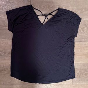 Nine Britton (Stitch Fix) Soft Flowy top crosses in back size medium. Dark Gray